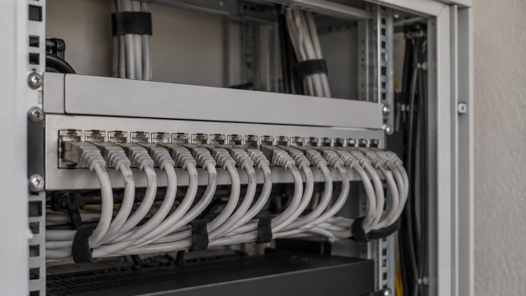 RJ45 Patchpanel und Netzwerkverkabelung